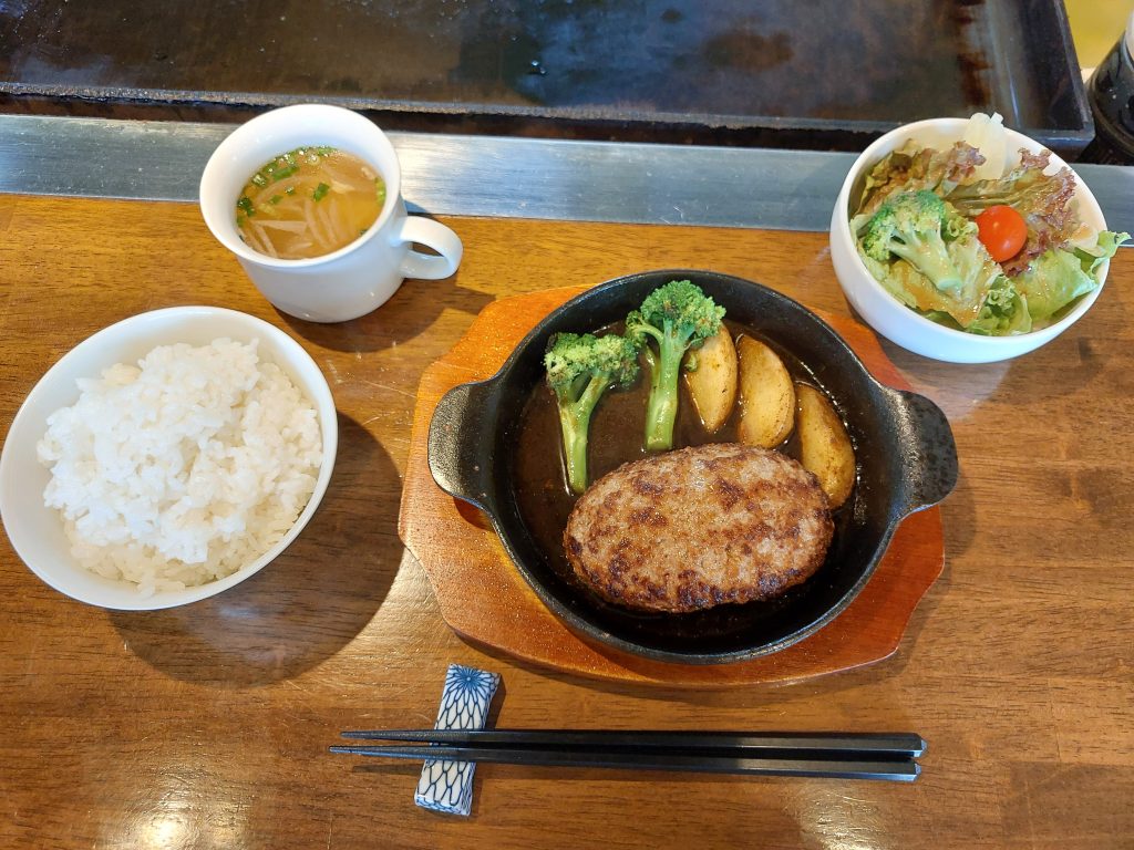 ハンバーグ定食